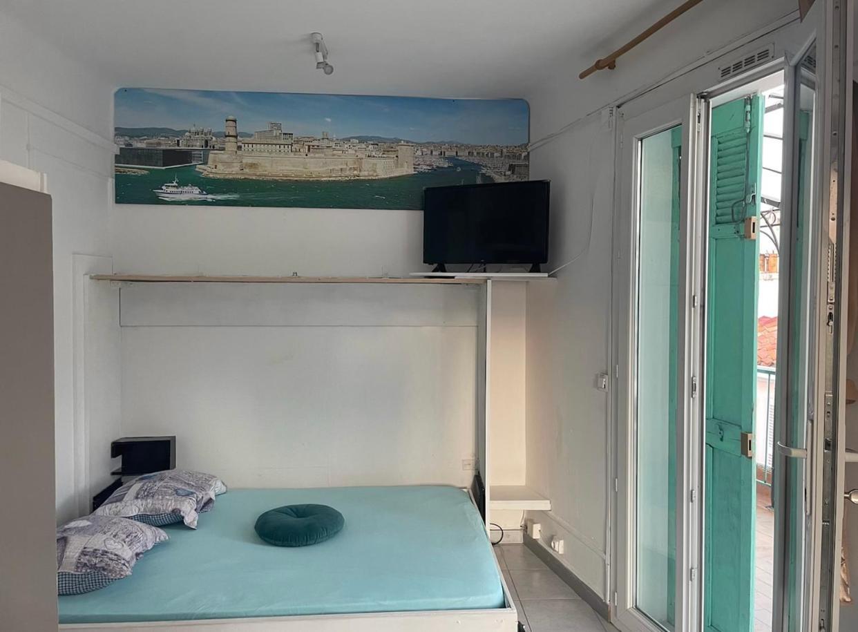 Stud Terras Ville Corniche 2 Pers Stat Gratuit Rue Modif Suivt Possib Et Accord Exclusif مارسيليا المظهر الخارجي الصورة