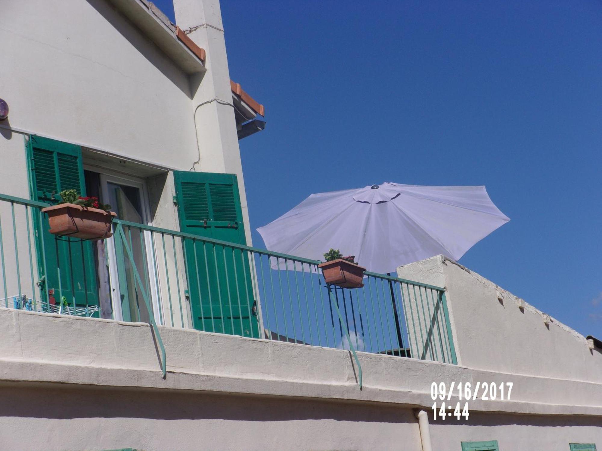 Stud Terras Ville Corniche 2 Pers Stat Gratuit Rue Modif Suivt Possib Et Accord Exclusif مارسيليا المظهر الخارجي الصورة