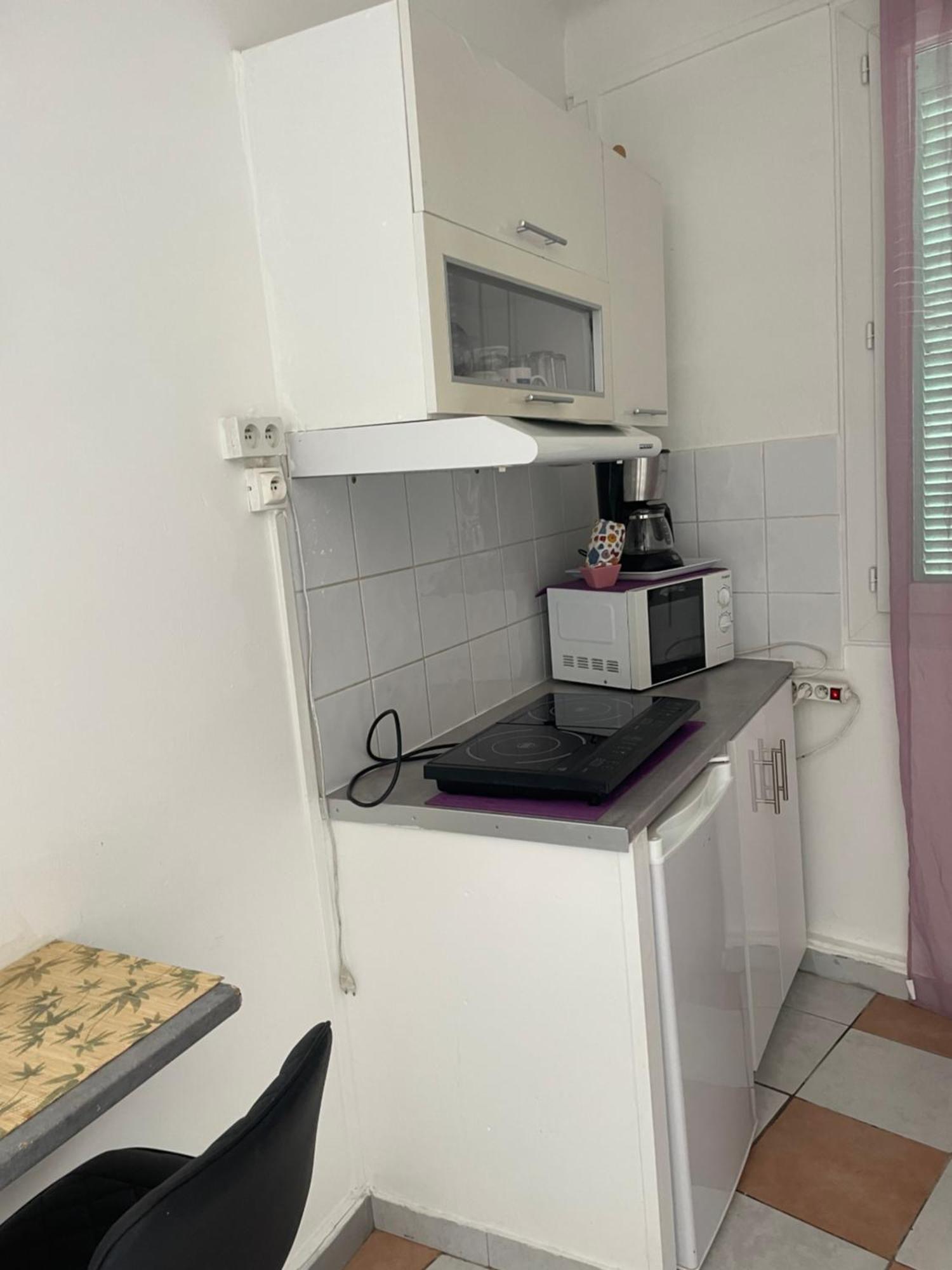 Stud Terras Ville Corniche 2 Pers Stat Gratuit Rue Modif Suivt Possib Et Accord Exclusif مارسيليا المظهر الخارجي الصورة