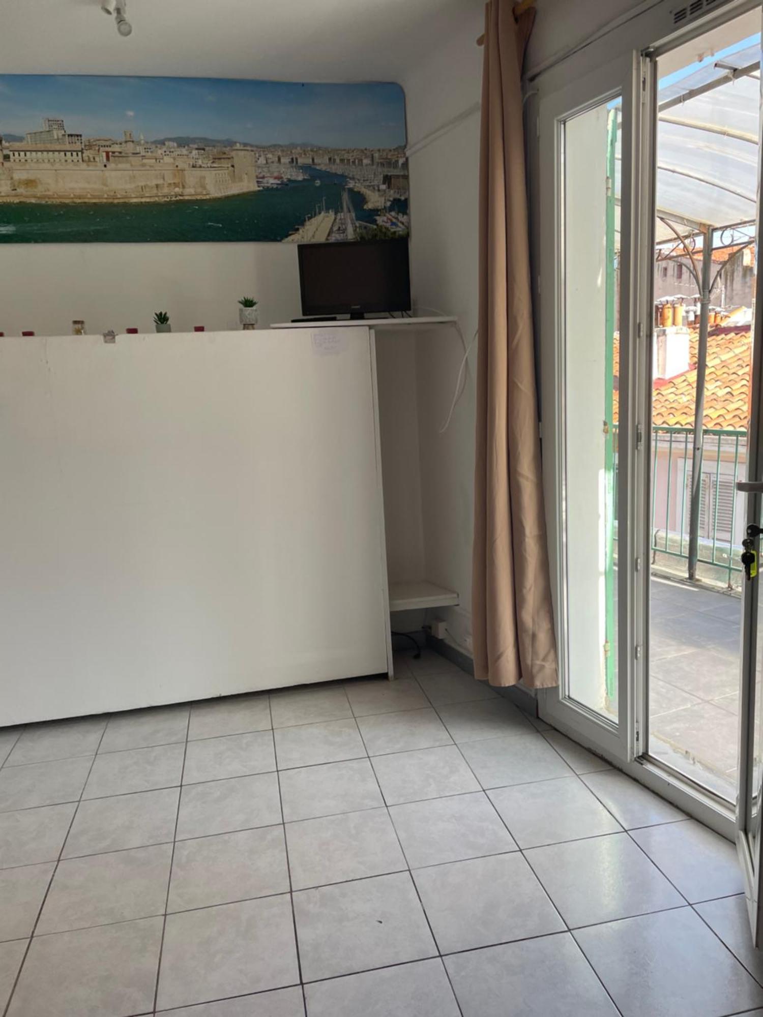 Stud Terras Ville Corniche 2 Pers Stat Gratuit Rue Modif Suivt Possib Et Accord Exclusif مارسيليا المظهر الخارجي الصورة